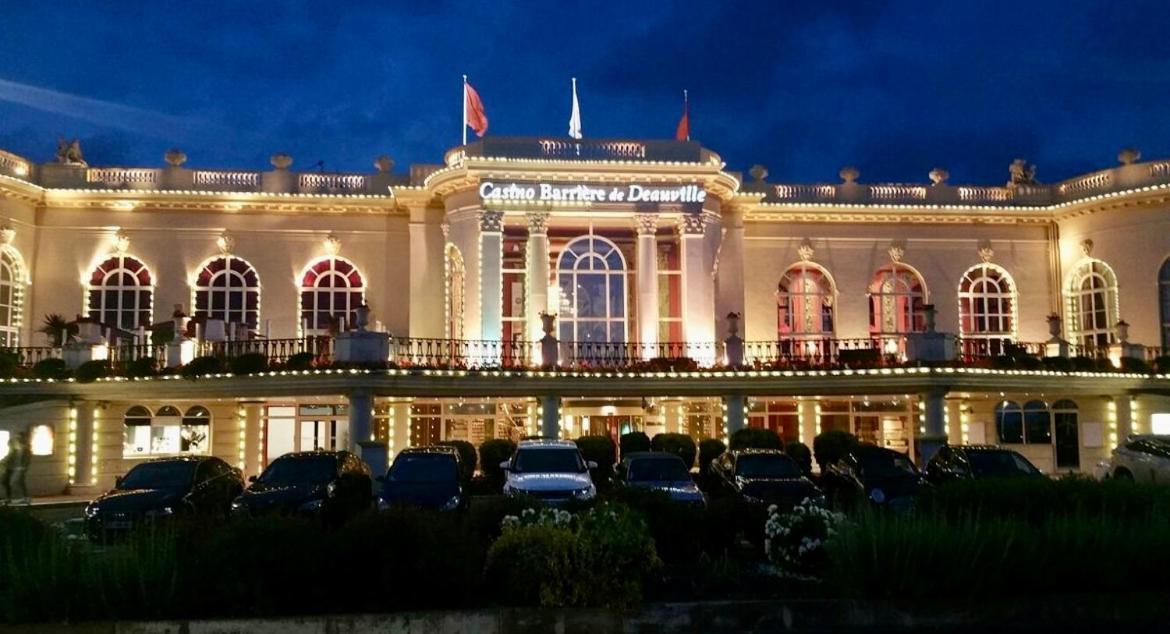 L'Ancre Rouge Deauville Exterior photo